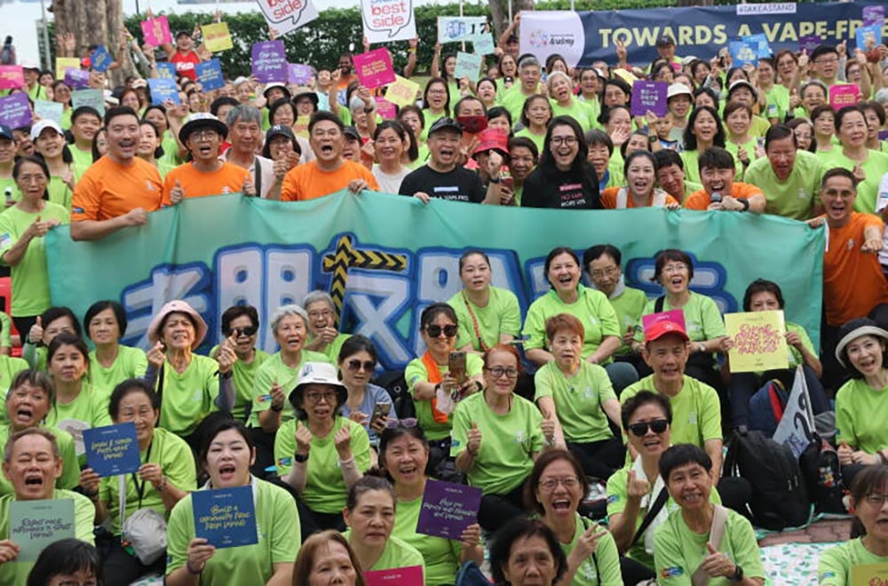 （已签发）柔：狮城二三事：逾千东海岸居民  步行反对电子烟