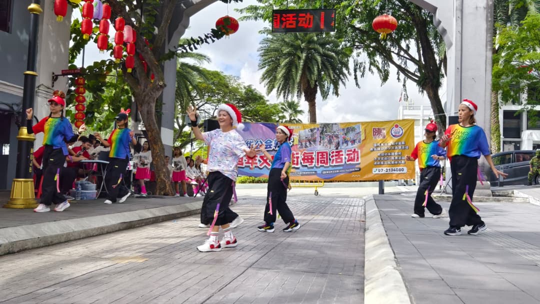 舞蹈大汇演以舞会友 新山老街摇身变舞池