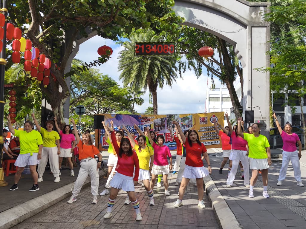 舞蹈大汇演以舞会友 新山老街摇身变舞池