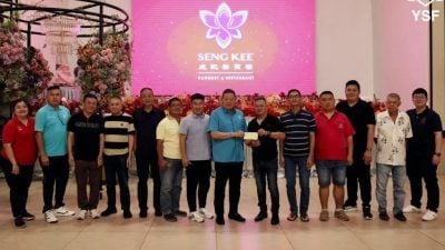 苏丹后法蒂玛基金会捐5千   为麻坡贪食街添新春装饰