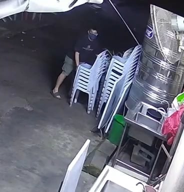 (已签发)柔:麻2咖啡店遇毛贼 “顺走”塑料椅