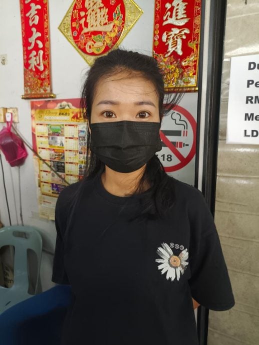 (已签发)柔:麻2咖啡店遇毛贼 “顺走”塑料椅