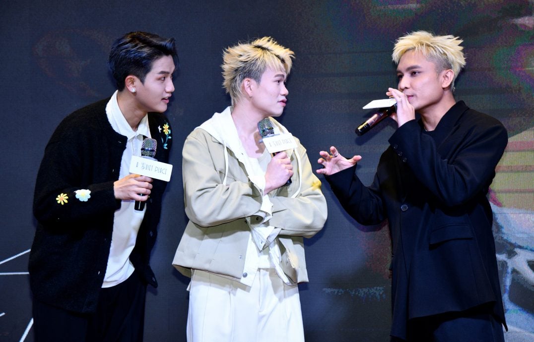 (明8am)秉昀首发单曲《谁来的》 菲道尔“厕所速成”不收钱