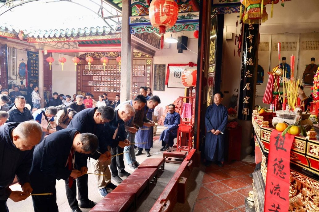 (锁文)柔:新旧对照:陈开顺故里开龛仪式及身八争议圆满解决