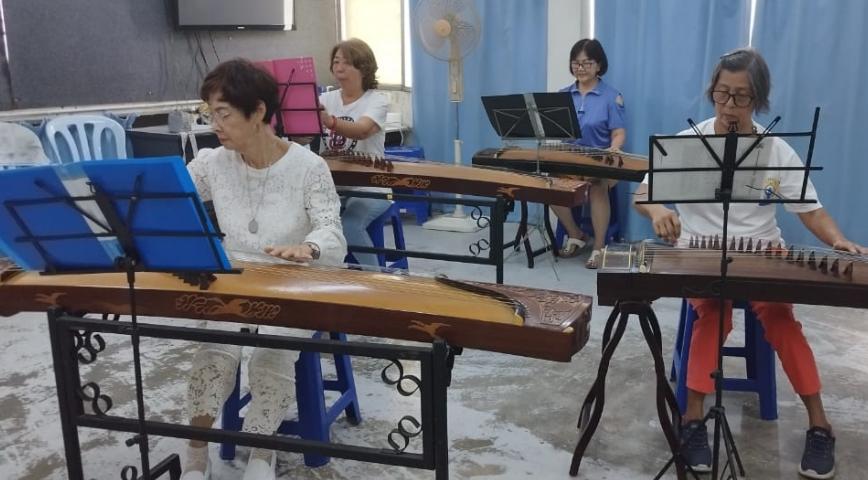 (预编11日见报)大都会/《星洲人VIP》:乐天长者以学习“点亮”人生下半场