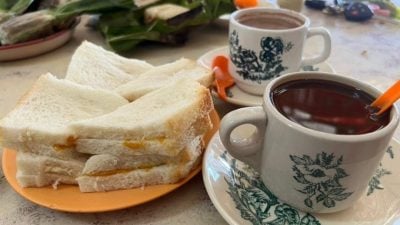 村长揾食 | 业者自行熬制咖椰   蒸面包 合群茶室灵魂