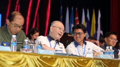 张盛闻：不再与涉贪者为伍 马华须站在反贪最前线