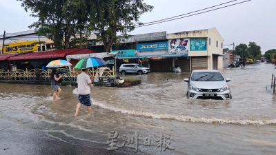 企合部援手个人企业   受水灾影响 暂缓还款
