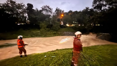 捡球坠沟失踪3天 搜救队沿岸10公里寻少年