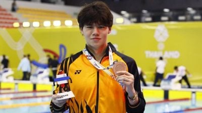 泰国东运会游泳赛|0.53秒之差错失“换色”  陈凯炘保男400米混泳铜牌