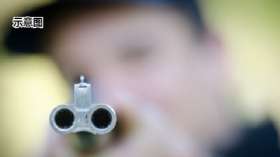 森林摘臭豆突中弹  男子送院情况稳定