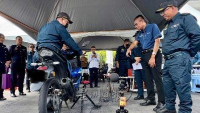 约翰兰拜： 全砂检查3441交通工具  环境局执法员开45罚单