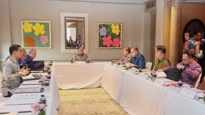 出席新马领导人非正式峰会  阿邦佐随安华访狮城