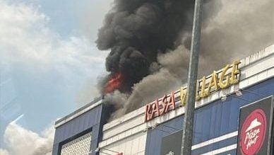 浓烟熏及毗邻数店铺 商场火患鞋店烧毁