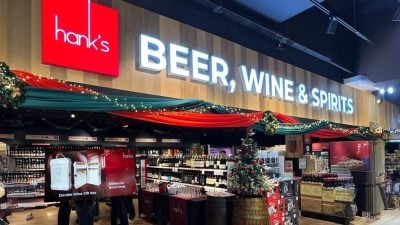 进军东马市场 . 永昇4分行设Hank’s专柜