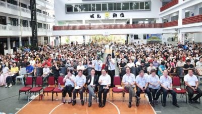 华小课室装智能电视 张健仁欢迎政府仿效