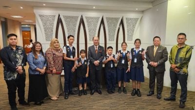 多名副部长热情接待 . 偏远学生走入砂议会