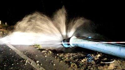 输水管爆裂．鲁勃里望多天断水