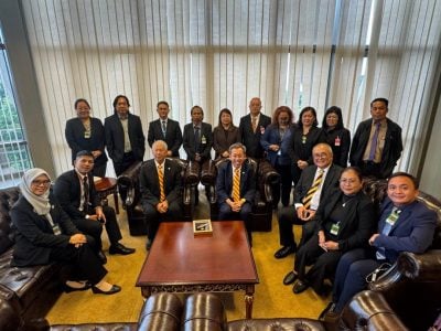 深入认识行政中心 . 北砂新协参观砂议会大厦