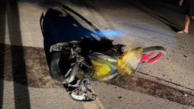 摩托车轿车碰撞．骑士亡 乘客重伤