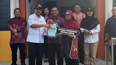 砂教局提升学校设施．老越国中USNT临时建筑物移交