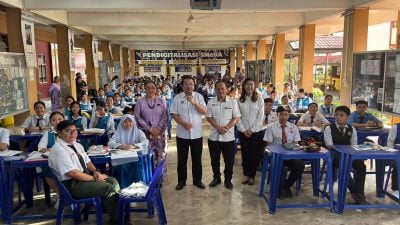 访孟达密国中．砂教局长为考生打气