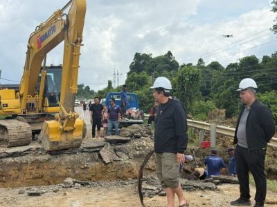 鲁卡尼：路塌输水管断裂 . 尼亚石山周边 断路断水