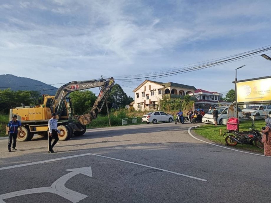 NS淡边/淡边交通黑区再发事故 快递员翻车受伤送医