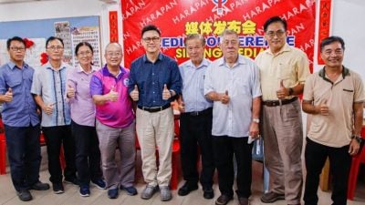 各校获1万 . 林财耀拨款诗巫5独中