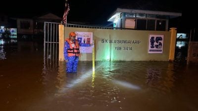 数日无雨却突发洪水．数长屋1国小受影响