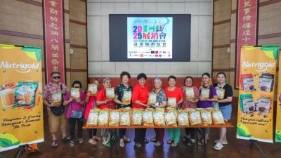 星洲展销会大派送 . Nutrigold奶茶大受欢迎