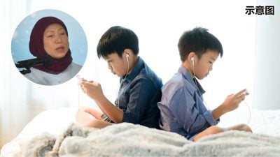 南茜：儿童应慎用电子产品 勿把手机当“保姆”