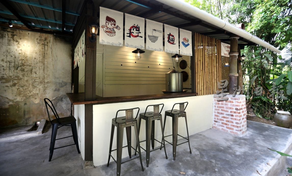 霹：2日见报∕封底主文∕新村美化动起来 （一）|  布先新旧交织 活化小镇新村 