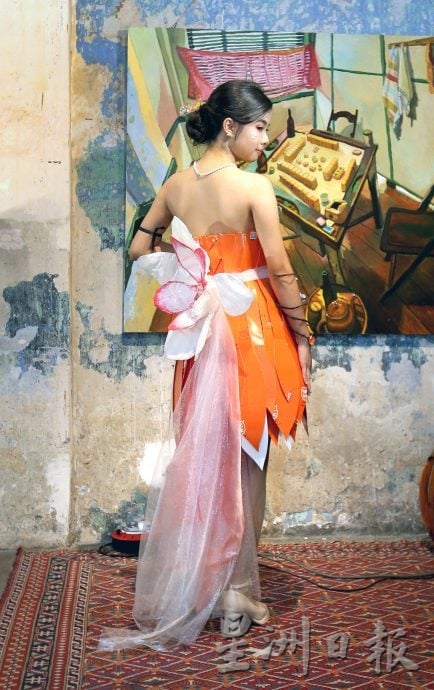 育才独中文美班毕业展 13组环保服装华丽登场