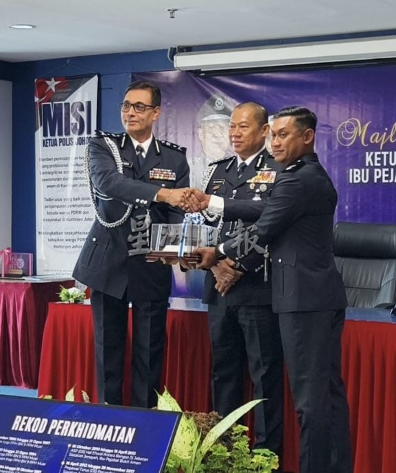 已签发 柔:峇维尔星正式卸任新山北区警区主任 阿兹罗暂代职务