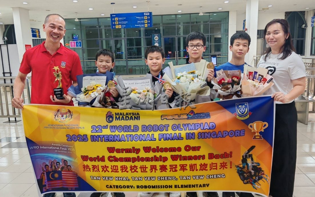 加央陈氏三兄弟为国争光 机器人奥林匹克赛中夺金