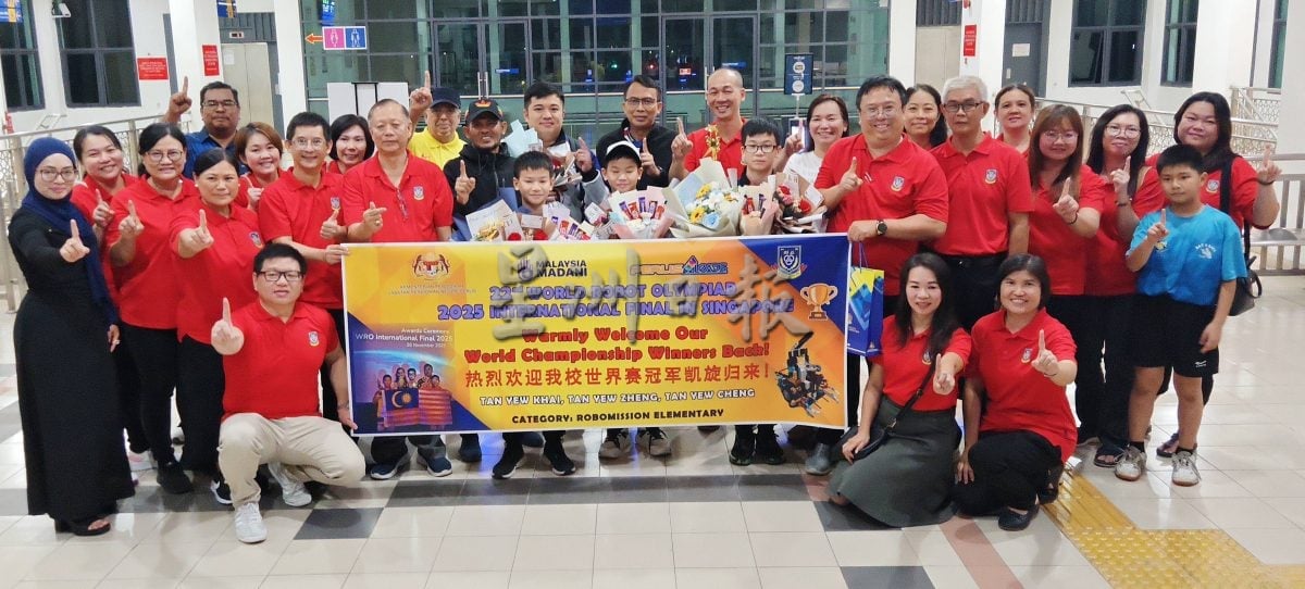 加央陈氏三兄弟为国争光 机器人奥林匹克赛中夺金