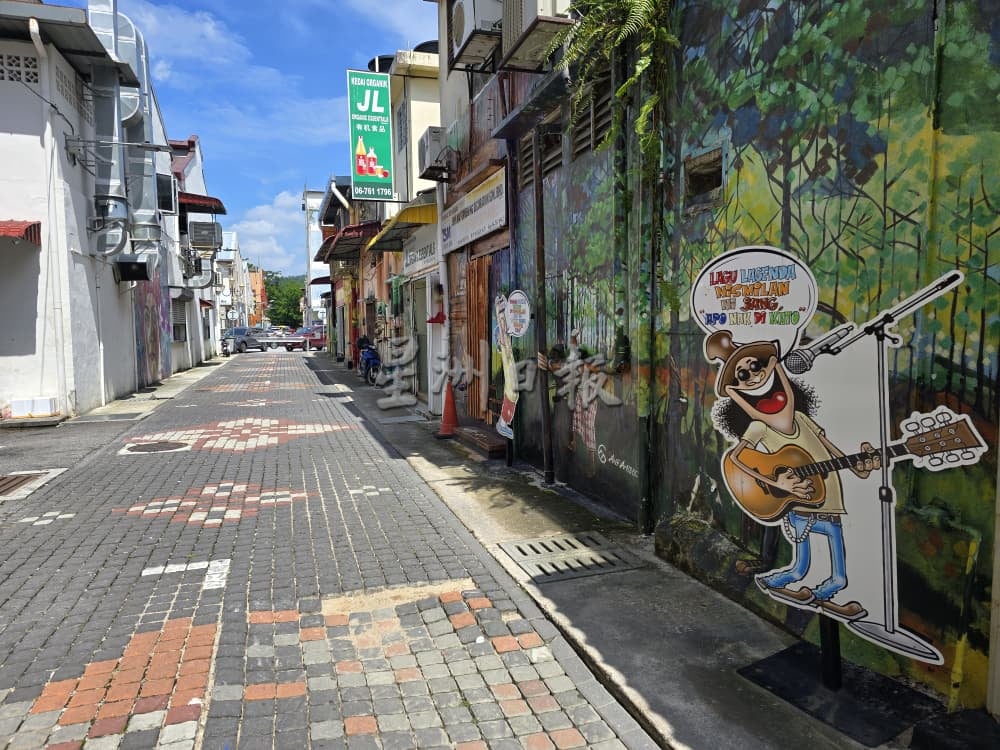 芙艺术巷再搞新花样,设立打卡及卡通立牌迎游客