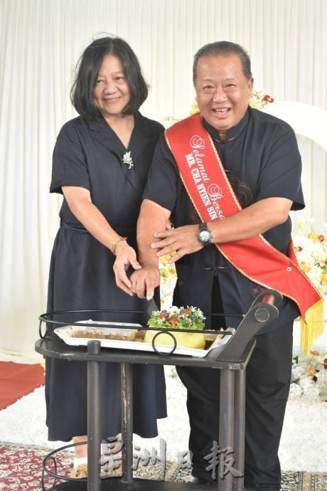 服务教育界近34载谢元胜荣休 德亮国小以中马文化送别 