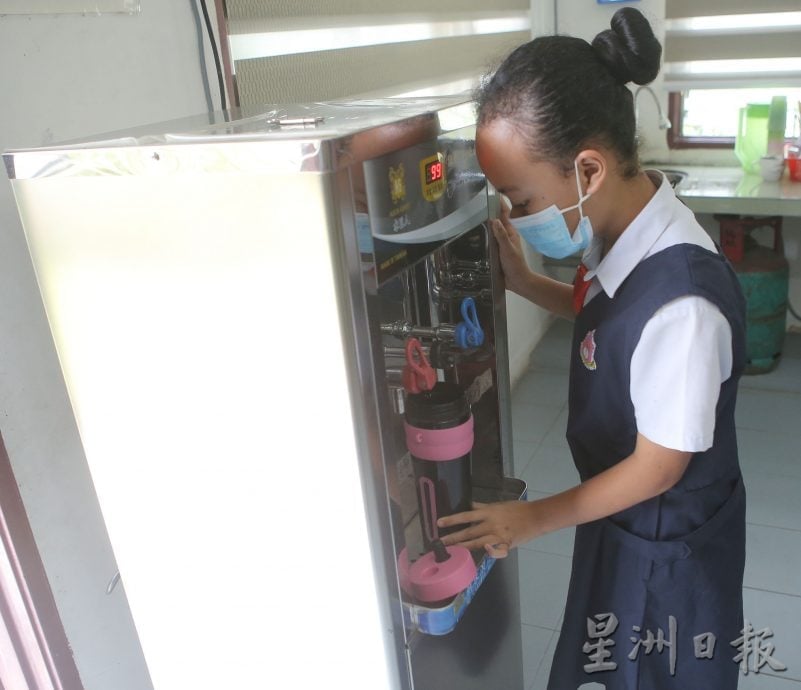 霹：3日见报∕封底主文∕微型华小.不微使命| 原住民学生人数持续增加  金宝石山脚新民华小60%原住民学生