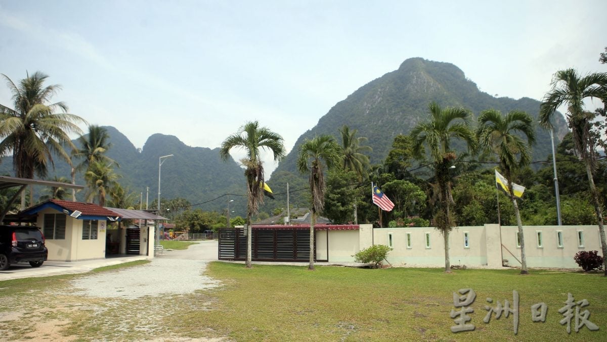 霹：3日见报∕封底主文∕微型华小.不微使命| 原住民学生人数持续增加  金宝石山脚新民华小60%原住民学生