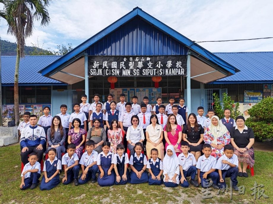 霹：3日见报∕封底主文∕微型华小.不微使命| 原住民学生人数持续增加  金宝石山脚新民华小60%原住民学生