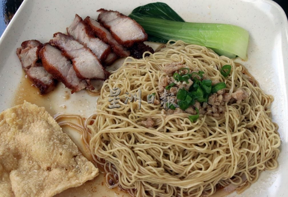 供星洲网：父母助阵、姐妹掌厨 携手煮出家的味道