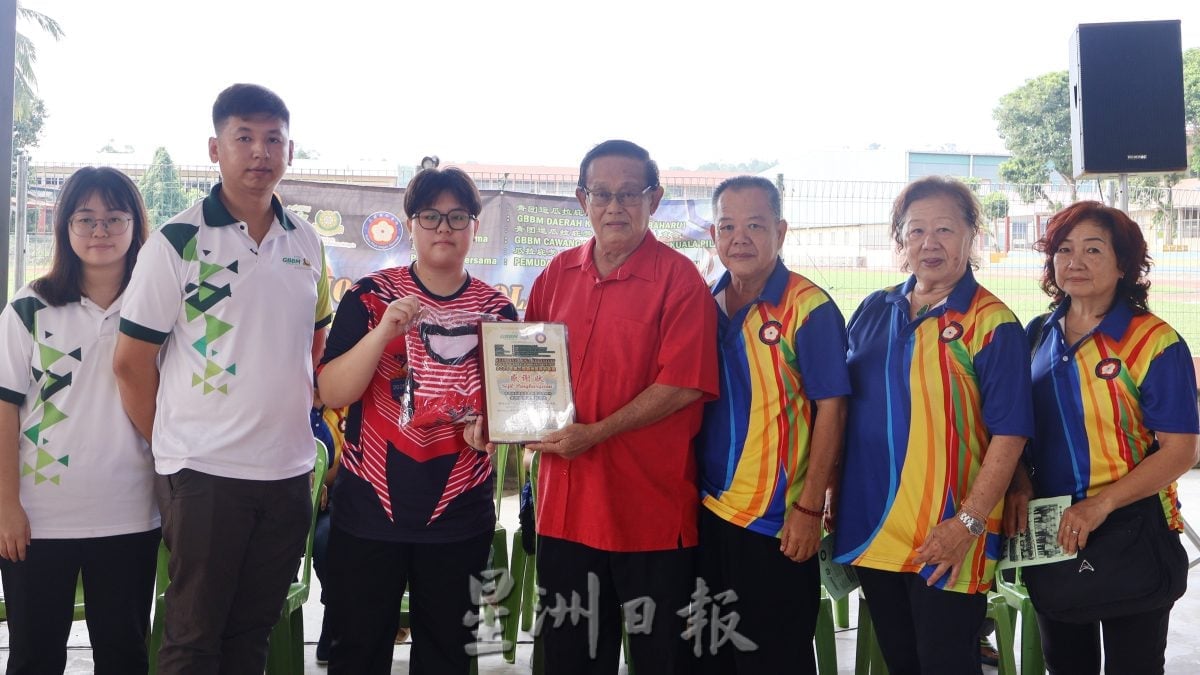 供星洲网/ 2025年第二届“森州篮球争霸赛”获得森州各地32队球员参与