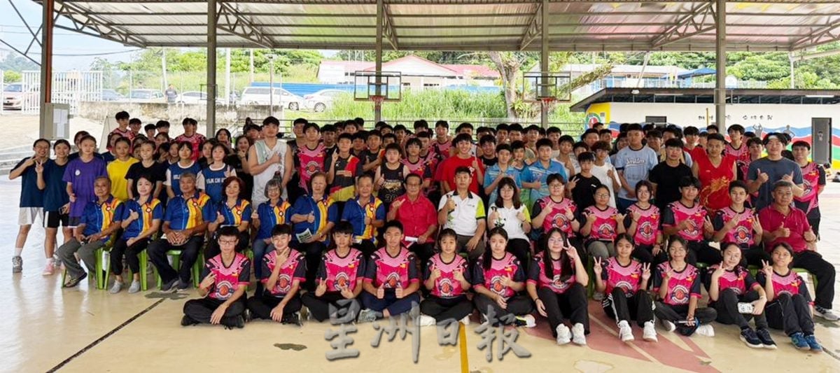 供星洲网/ 2025年第二届“森州篮球争霸赛”获得森州各地32队球员参与