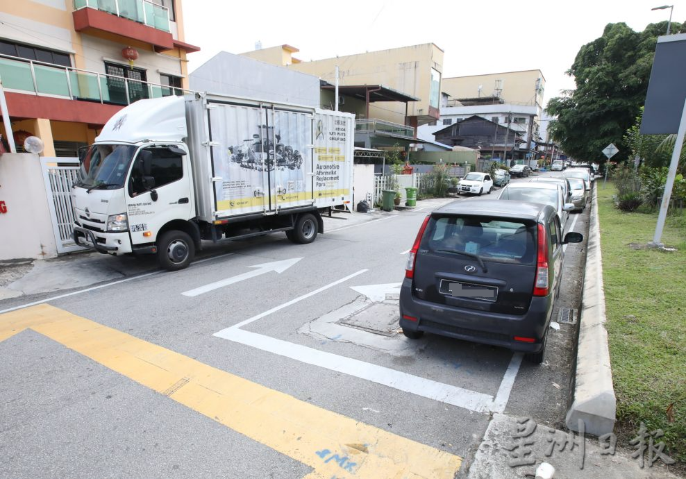 大都会/(主文)余保凭与李海云巡视捷运站停车位不足问题