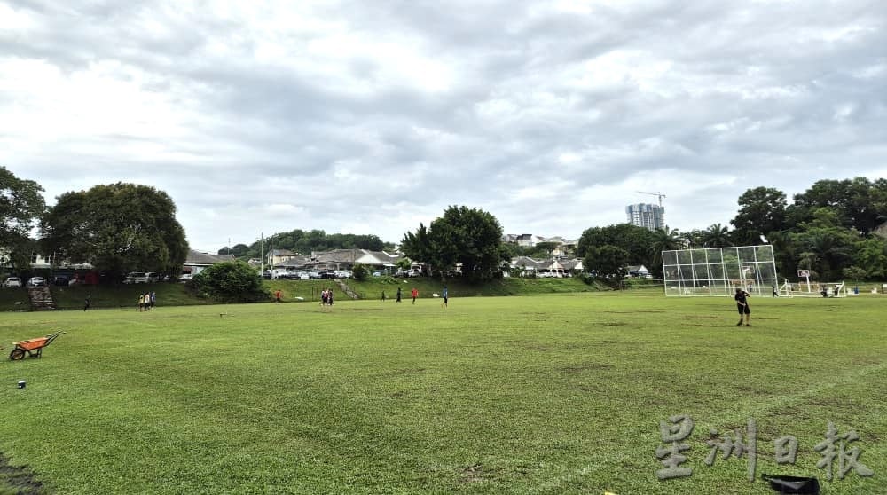 大都会(版5头)/“只差3公尺”蕉赖翠岭镇草场就可成为吉隆坡直辖区甲组足球联赛的赛场
