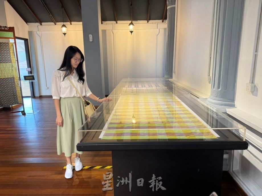 **已签发**柔：封面：新山眼〡一针一线织出“柔佛魂”  传统织线布再度被看见