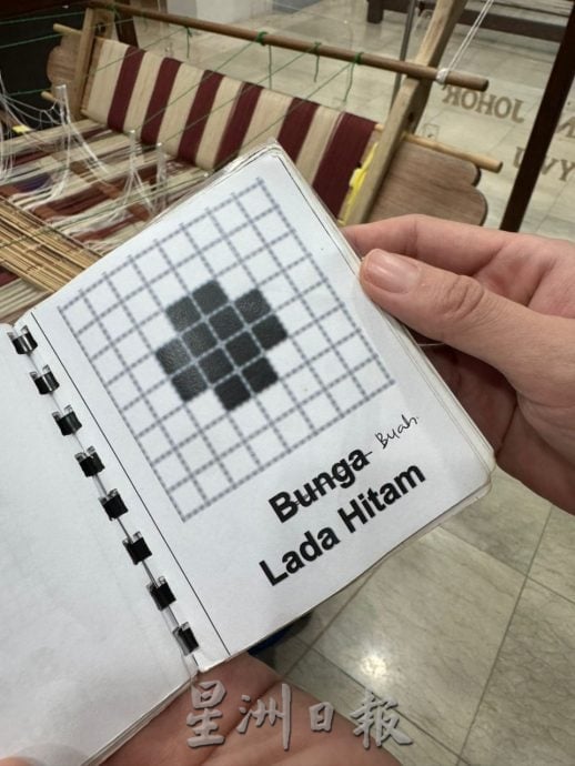 **已签发**柔：封面：新山眼〡一针一线织出“柔佛魂”  传统织线布再度被看见