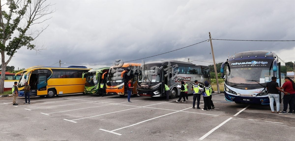 (供星洲网)NS庇朥/庇劳大学预科班校巴被揭发没准证载客,森陆交局发10调查通知信